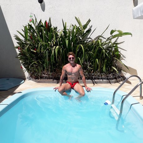 Naakte gelekte OnlyFans-foto van Thiago Fortkamp