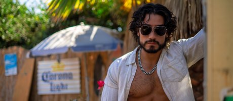 Naakte gelekte OnlyFans-foto van Roy