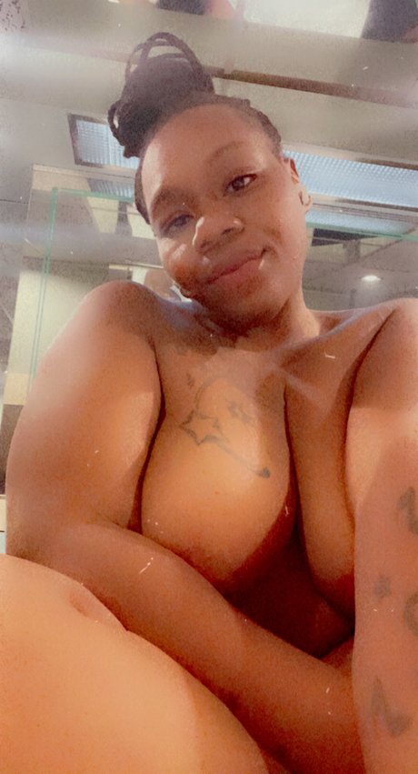 Naakte gelekte OnlyFans-foto van Deee