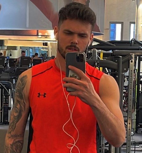 Naakte gelekte OnlyFans-foto van Rafinha