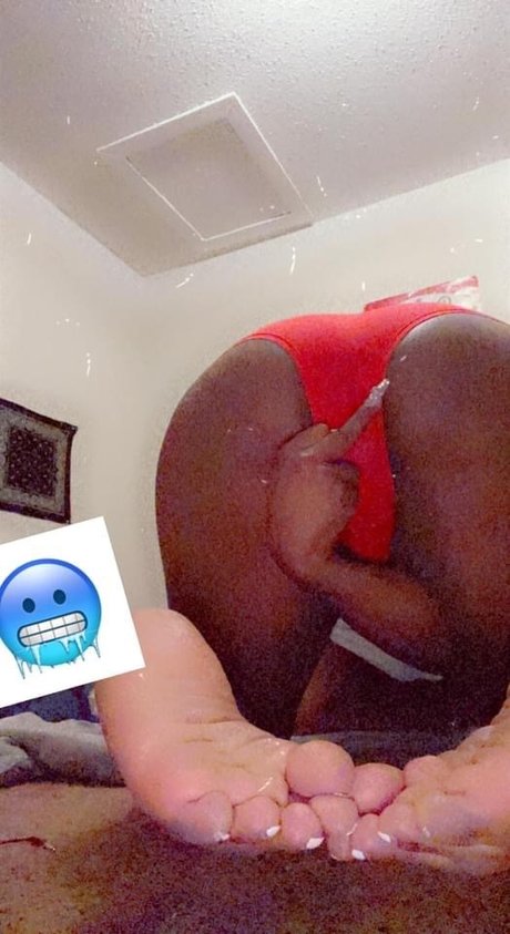 Naakte gelekte OnlyFans-foto van Chanel