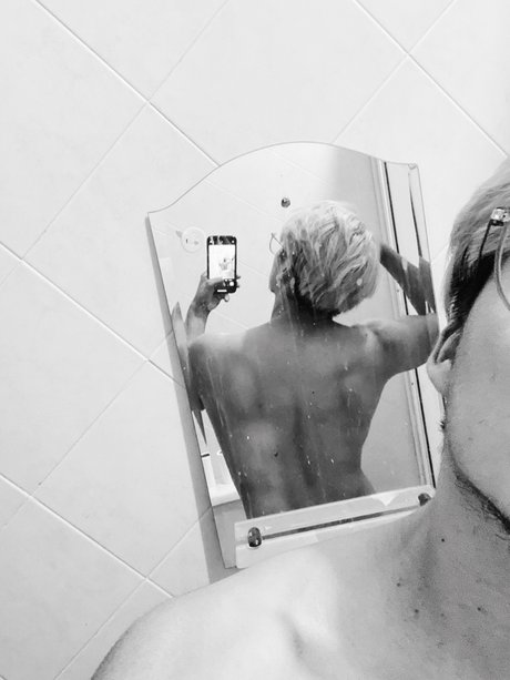 Naakte gelekte OnlyFans-foto van Delton Welch