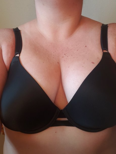 Naakte gelekte OnlyFans-foto van Thicampampscarred
