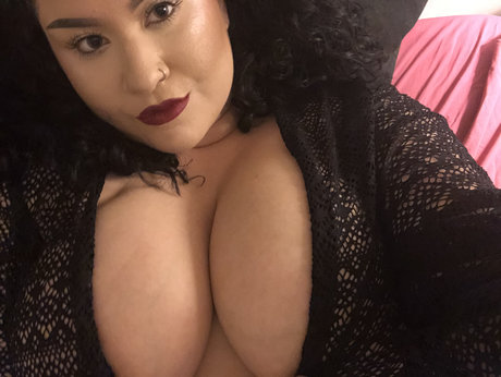 Naakte gelekte OnlyFans-foto van Andi