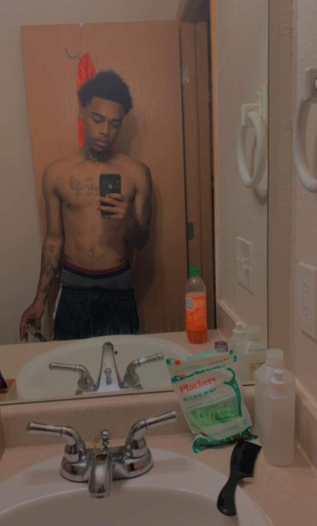 Naakte gelekte OnlyFans-foto van Maurice Peso
