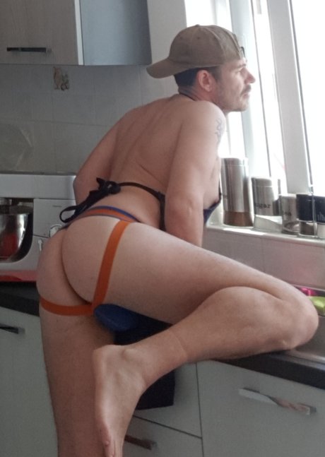 Naakte gelekte OnlyFans-foto van Englad1