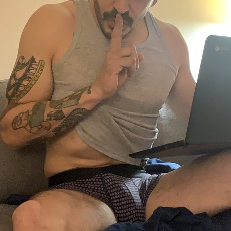 Naakte gelekte OnlyFans-foto van 9fm