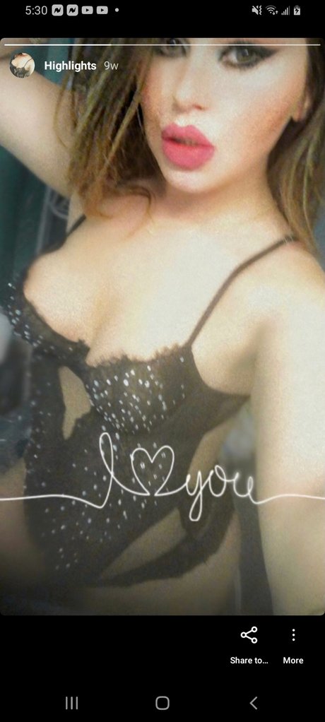 Naakte gelekte OnlyFans-foto van Rayne Marie