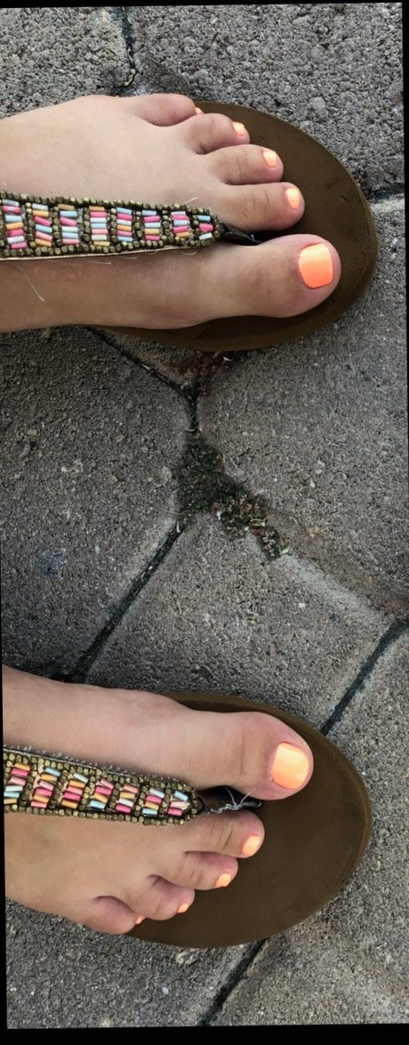 Naakte gelekte OnlyFans-foto van Yourfavoritefootprincess