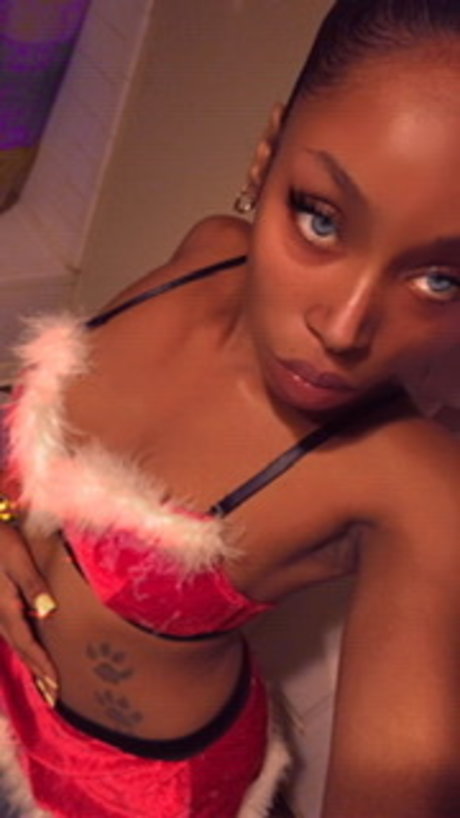 Naakte gelekte OnlyFans-foto van Shannice Rose