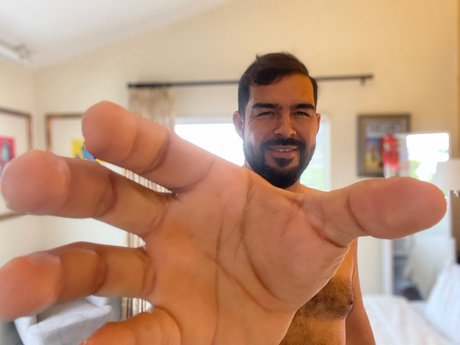 Naakte gelekte OnlyFans-foto van Lucky Jonny