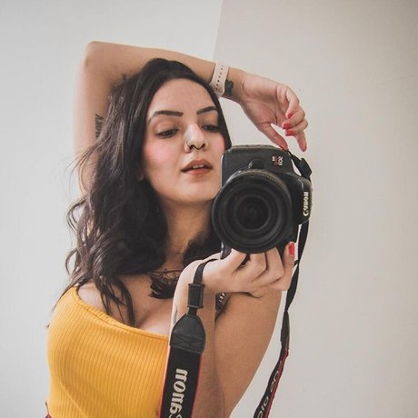 Naakte gelekte OnlyFans-foto van Anne Brighter