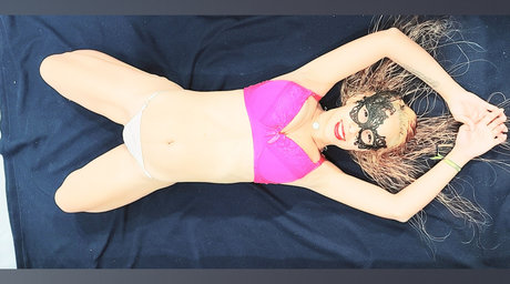 Naakte gelekte OnlyFans-foto van     