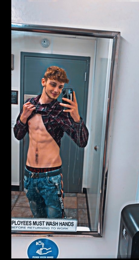 Naakte gelekte OnlyFans-foto van Taylor Miller