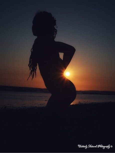 Naakte gelekte OnlyFans-foto van Ray Lynn 
