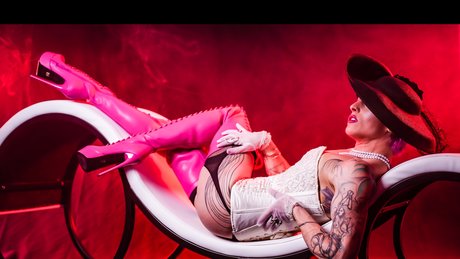Naakte gelekte OnlyFans-foto van Temptress Pixie