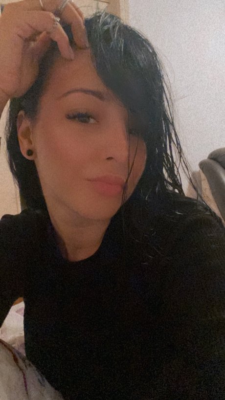 Naakte gelekte OnlyFans-foto van Brunette