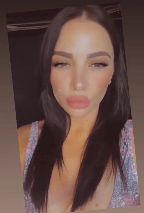 Naakte gelekte OnlyFans-foto van Sonia