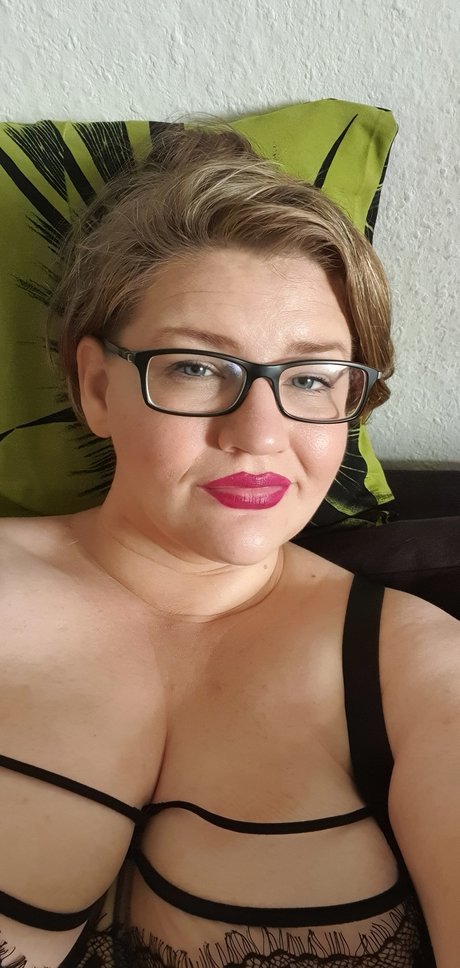 Naakte gelekte OnlyFans-foto van Sexylola