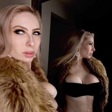 Naakte gelekte OnlyFans-foto van Pinkprincesszee  Free