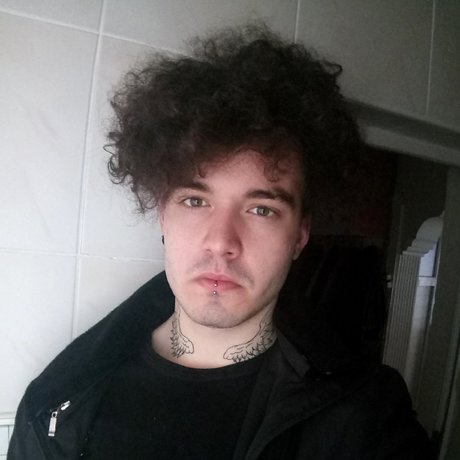 Naakte gelekte OnlyFans-foto van Sefa Akca