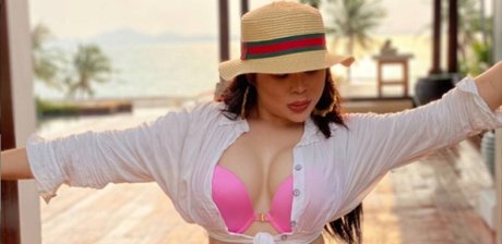 Naakte gelekte OnlyFans-foto van Thai Booty Queen 