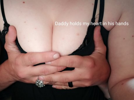 Naakte gelekte OnlyFans-foto van Daddys Brat