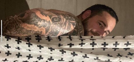 Naakte gelekte OnlyFans-foto van Dan