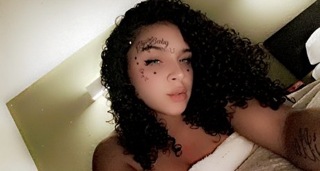Naakte gelekte OnlyFans-foto van Cassandra Camacho