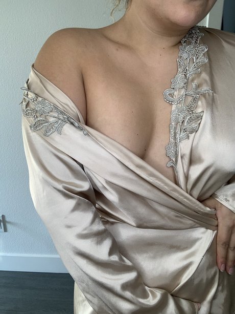 Naakte gelekte OnlyFans-foto van Bella Costa