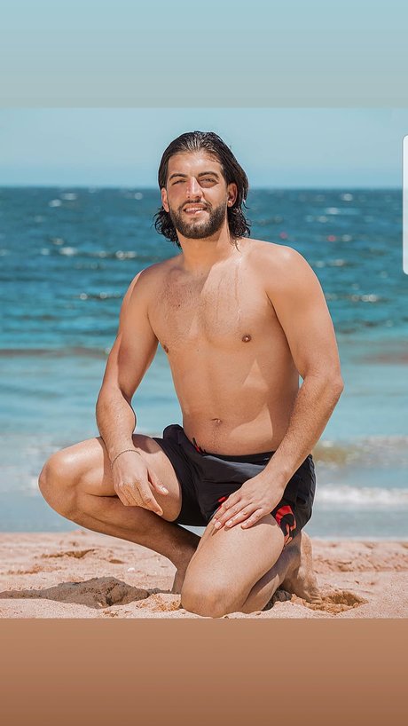 Naakte gelekte OnlyFans-foto van Raphal Vill
