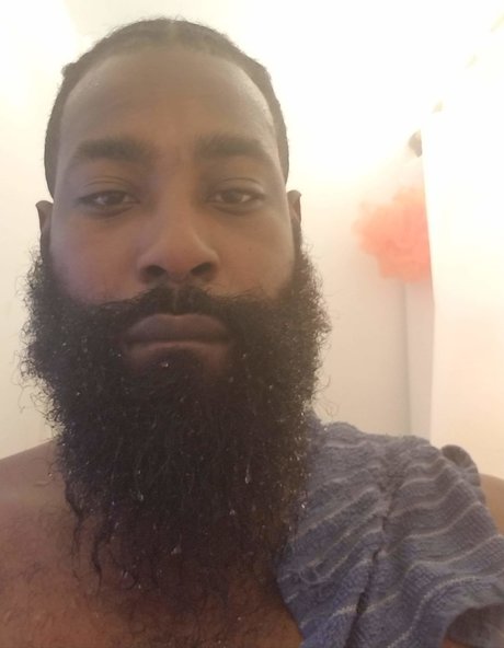 Naakte gelekte OnlyFans-foto van Bbb