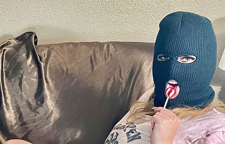 Naakte gelekte OnlyFans-foto van Montana Sky