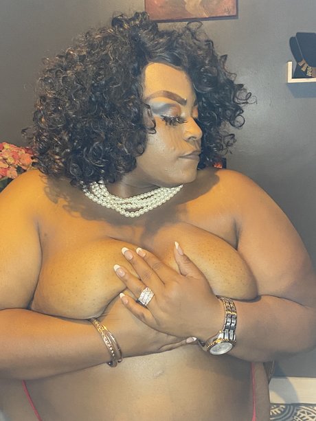 Naakte gelekte OnlyFans-foto van Sinclairebbwphenom