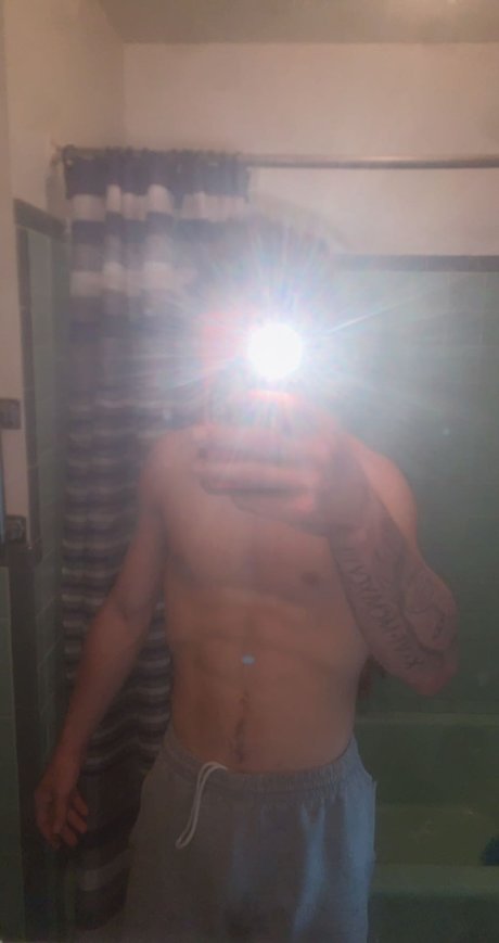 Naakte gelekte OnlyFans-foto van Thatguynoah