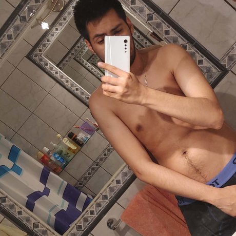 Naakte gelekte OnlyFans-foto van Okaiser