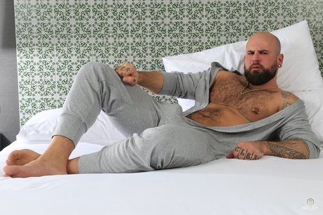 Naakte gelekte OnlyFans-foto van Hendrick Lewis