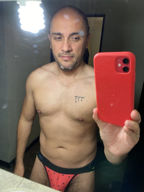 Naakte gelekte OnlyFans-foto van David Quintanilla
