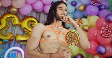 Naakte gelekte OnlyFans-foto van Jorge Coronell