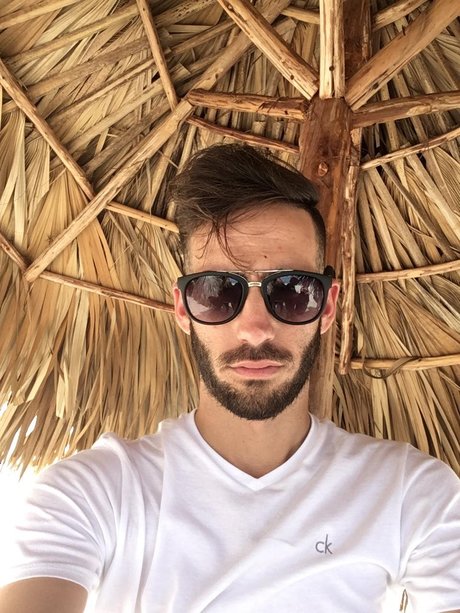 Naakte gelekte OnlyFans-foto van Deniel