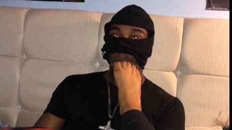 Naakte gelekte OnlyFans-foto van Nva