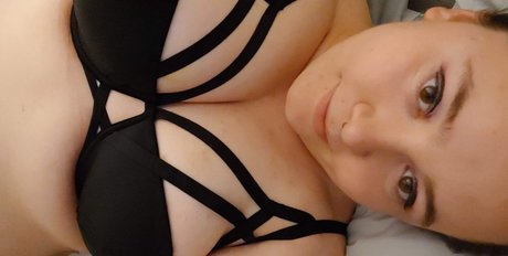 Naakte gelekte OnlyFans-foto van Sexy Pregnant Vixen