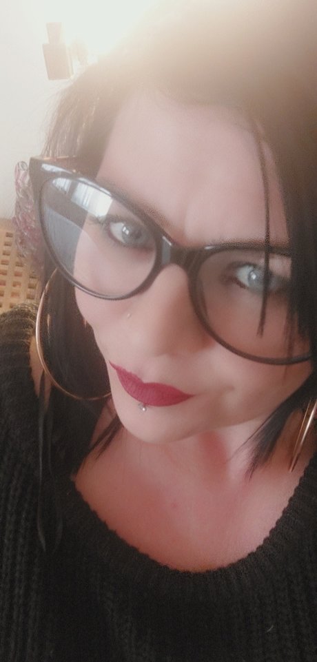 Naakte gelekte OnlyFans-foto van Nikki Bozz