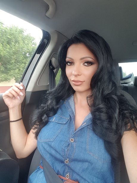 Naakte gelekte OnlyFans-foto van Miaraisa Maria