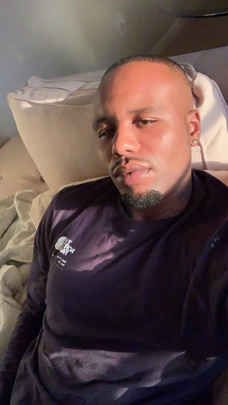 Naakte gelekte OnlyFans-foto van Dee