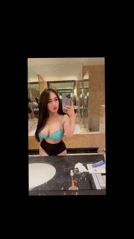 Naakte gelekte OnlyFans-foto van Fernanda