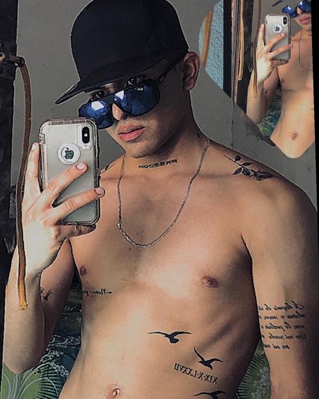 Naakte gelekte OnlyFans-foto van Manuel