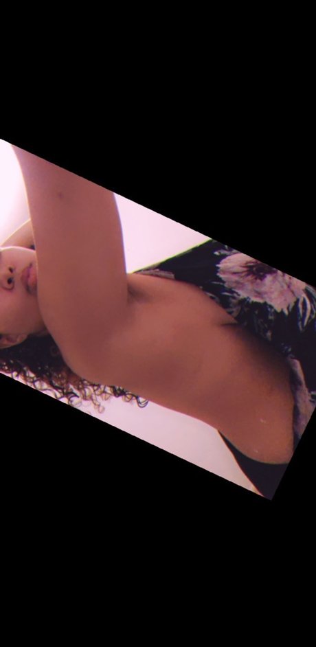 Naakte gelekte OnlyFans-foto van Lexi