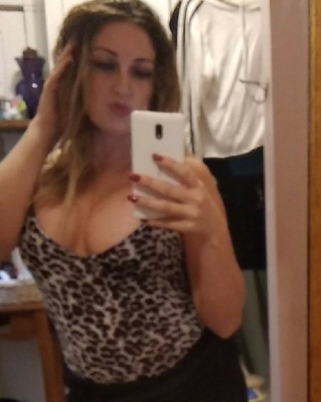 Naakte gelekte OnlyFans-foto van Megan Rogers