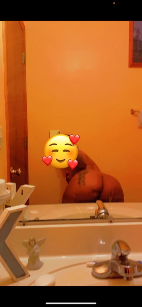 Naakte gelekte OnlyFans-foto van J U D Y 